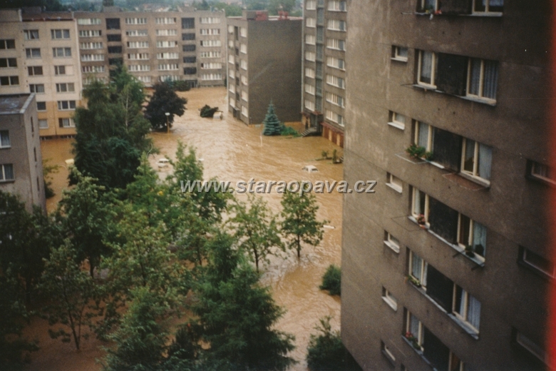 holasicka (13).jpg - Ulice při povodni v roce 1997